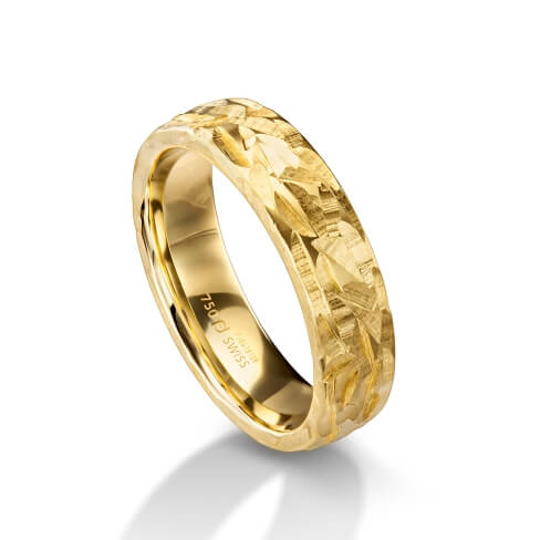 Man's world ring in yellow gold