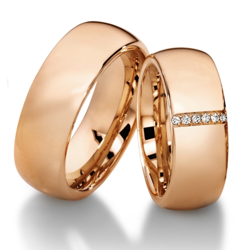 wedding rings in red gold
